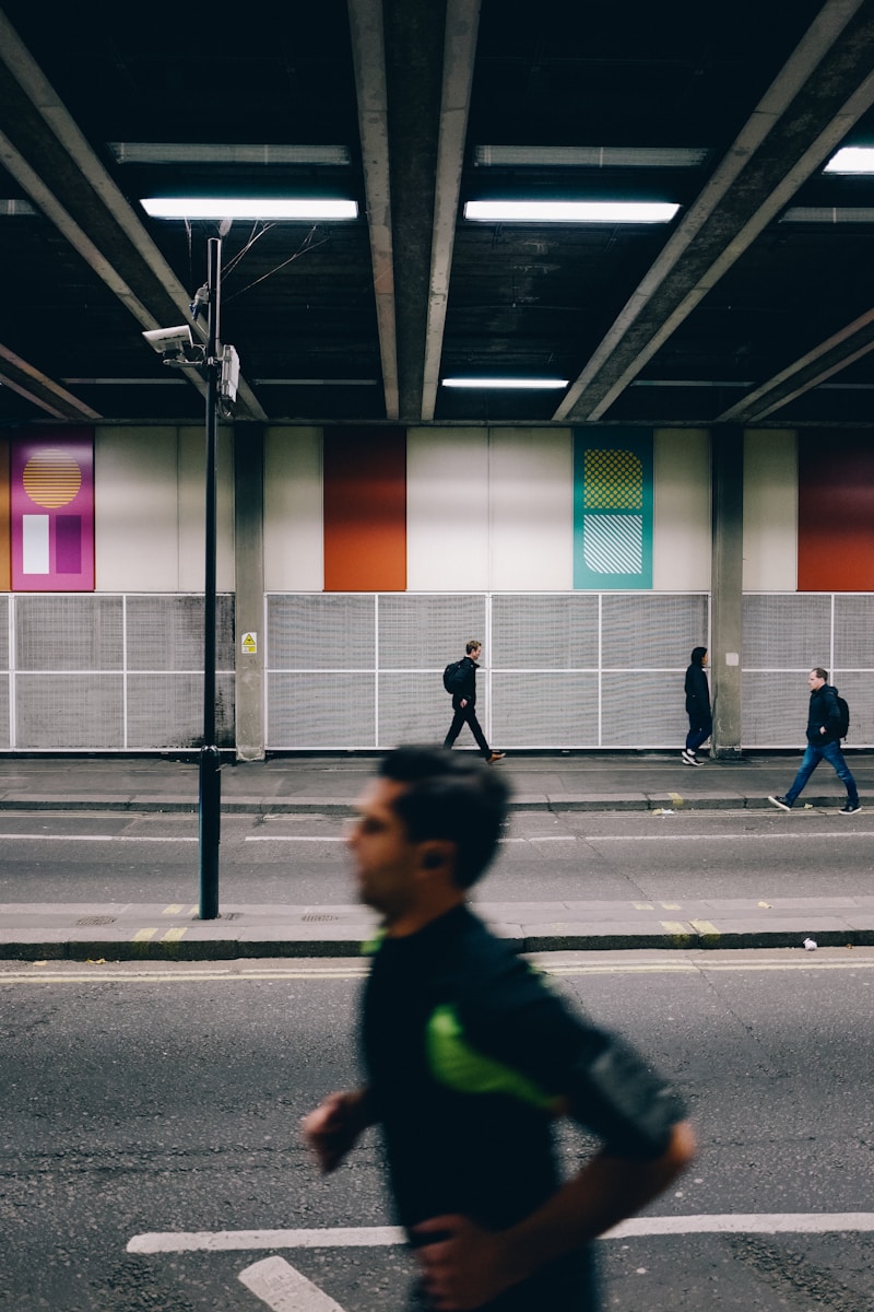 corsa pausa pranzo; lunch run Italia; come correre in pausa pranzo; allenamento pausa pranzo; benessere lunch run; percorsi lunch run città
